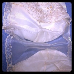 Philippine sleeve barong goes over a dress